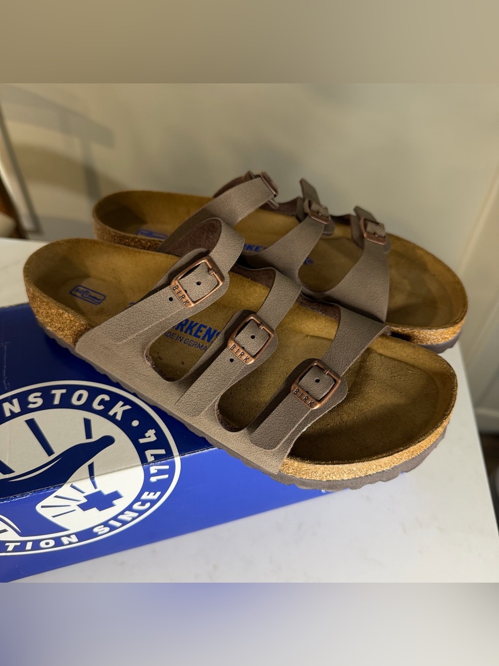 Birkenstock Mocca Florida women Three-Strap Sandal - Taupe Brown size 39-8 US. - Picture 3 of 7